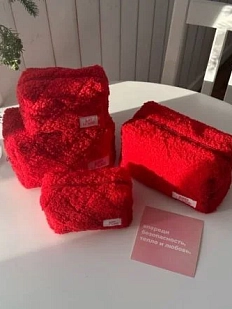 Косметичка ручной работы АМИ (Ami lé sac) «Bebesss», красный барашек