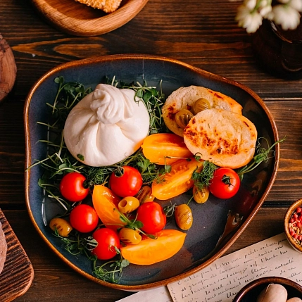 Тарелка плоская облака ручной работы VELES «Полночь Волшебства», фарфор, 24 см, фото 1.