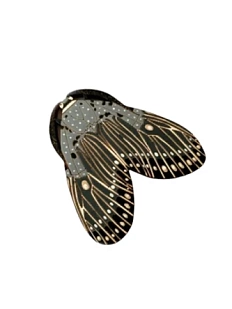 Брошь ручной работы «Моль», дерево, серая