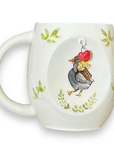 Кружка ручной работы Гусь с корзинкой и подвеской сердечком, керамика, 300 мл