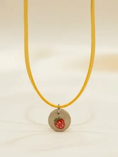 Чокер ручной работы Малёма «Клубника» на жёлтом замшевом шнурке, керамика