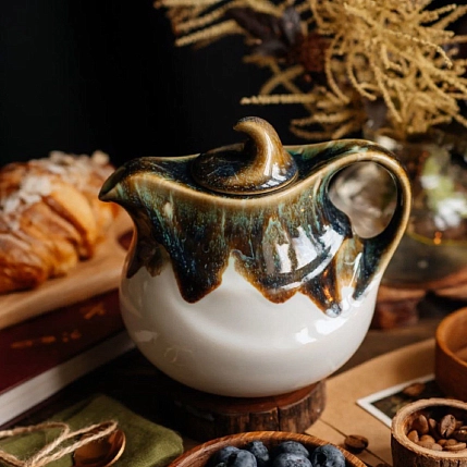 Заварочный чайник ручной работы Цветок Фригг VELES «Водопад Тролля», фарфор, 1100 мл, фото 1.