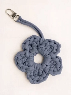 Вязаный обвес брелок «Цветок», серый, 6 см
