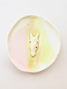 Тарелка ручной работы с фигуркой Лошадка, серо-зелёная, полуфарфор, 12 см