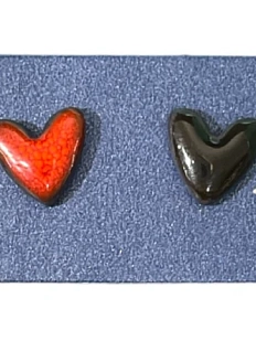 Серёжки-гвоздики Мария Гордеева Сердечки, керамика, красно-чёрные