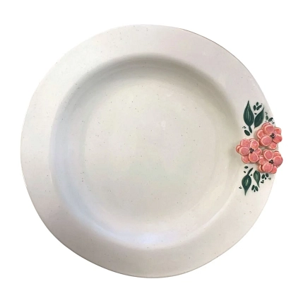 Тарелка ручной работы Slowday Ceramics с объёмными цветами ‭«Винтаж», керамика, 19 см, фото 1.