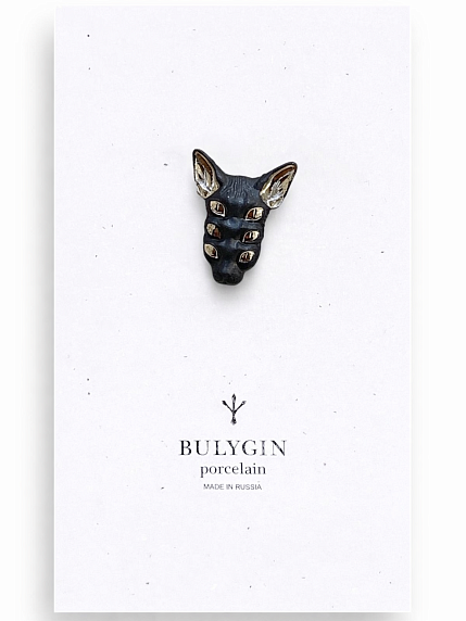 Брошь ручной работы Bulygin «Кошка 6 глаз», фарфор, чёрно-серебристая, фото 1.