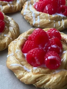 Мыло ручной работы «Вензель с малиной»