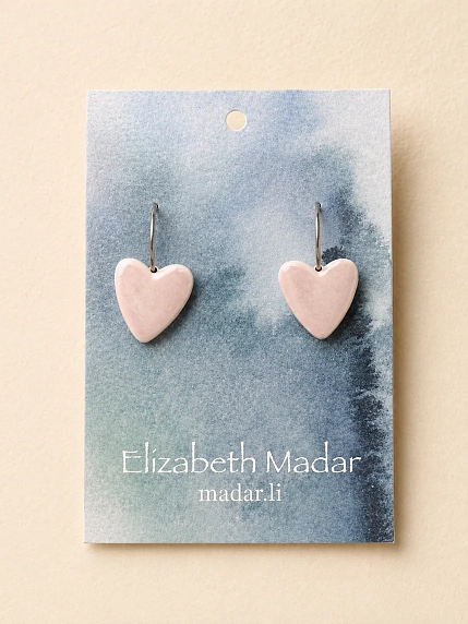 Серьги Elizabeth Madar Сердечки, керамика, светло-розовые, фото 1.