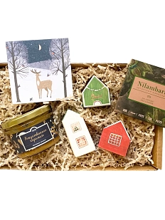 Подарочный набор с елочными игрушками ручной работы и сладостями