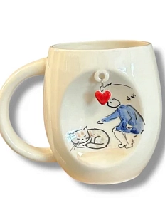 Кружка ручной работы Девушка и котик с подвеской сердечком, керамика, 300 мл