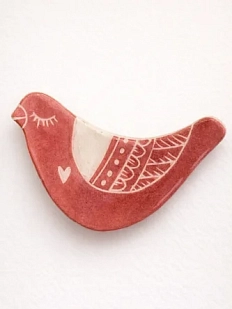 Брошь ручной работы Elizabeth Madar Голубка с сердечком, розовая, керамика