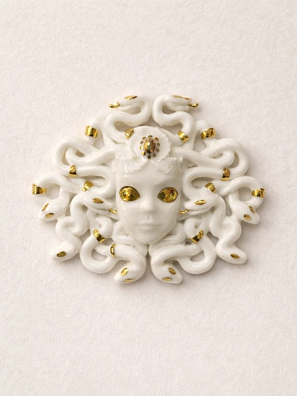 Брошь ручной работы Фарфор Булыгина «Медуза Горгона», бело-золотистая, фото 2.