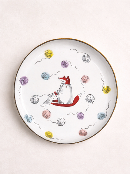 Тарелка ручной работы с бортиком Лис и клубочки пряжи, белая, 17 см, фото 1.