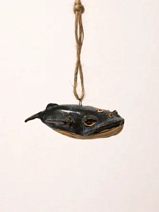 Подвеска интерьерная ручной работы Керам_По «Кит», синяя, 7,5 см