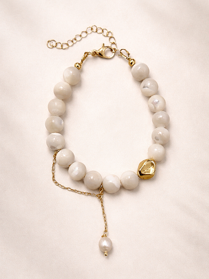 Браслет белый с камнями и подвеской, фото 1.