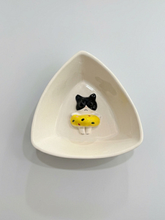 Тарелка треугольная с фигуркой внутри Котик-пончик, керамика, 13 см