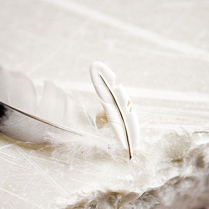 Брошь ручной работы Bulygin «Перо», фарфор, бело-золотистая, фото 4.
