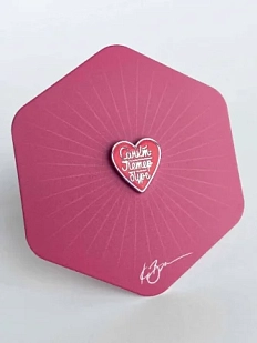 Значок в виде сердца «Санкт-Петербург», розовый