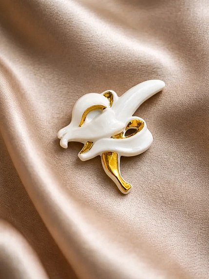 Брошь ручной работы Фарфор Булыгина «Банан», бело-золотистая, фото 5.