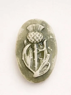 Брошь ручной работы Elizabeth Madar Чертополох, овальная, хаки, керамика