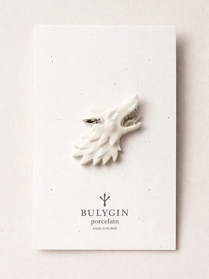 Брошь ручной работы Фарфор Булыгина «Волк», бело-серебристая, фото 1.