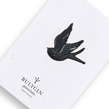 Брошь ручной работы Bulygin «Ласточка», фарфор, чёрно-серебристая, фото 1.