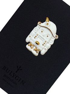 Брошь ручной работы Bulygin «Щелкунчик», фарфор, бело-золотистая