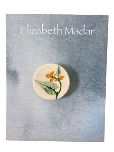 Брошь ручной работы Elizabeth Madar Оттиск трав, большой круг, оранжево-зелёный, керамика