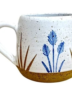 Кружка ручной работы Синие цветы, бежевая, керамика 300 мл