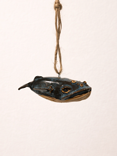 Подвеска интерьерная ручной работы Керам_По «Кит», синяя, 7,5 см