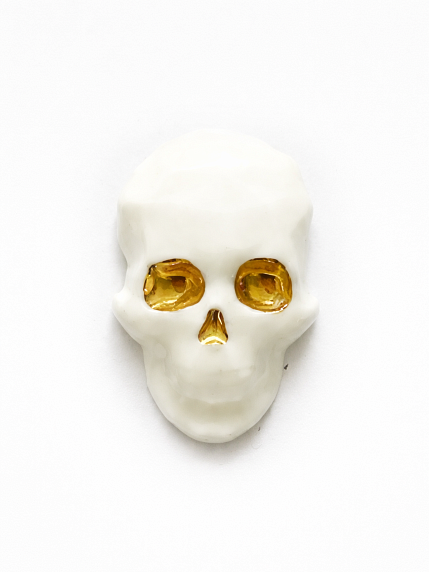 Брошь ручной работы Bulygin «Череп полигональный», фарфор, бело-золотистая, фото 4.
