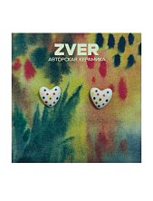 Серьги-гвоздики ручной работы «Сердечко с жёлтым цветочком и точками», белые, керамика