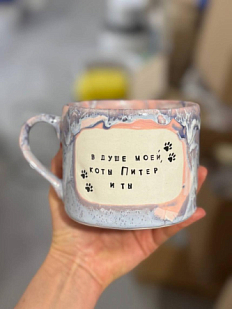 Кружка сувенирная ручной работы Тата вытворяет/NF ceramics «В душе моей коты, Питер и ты», сиреневая, керамика, 500 мл