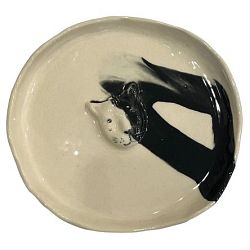 Тарелка ручной работы с фигуркой Котик, чёрно-белая, полуфарфор, 18 см