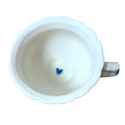 Чашка для чая ручной работы Slowday Ceramics в голубой цветочек с сердечком внутри «Винтаж», полуфарфор, 250 мл, фото 3.