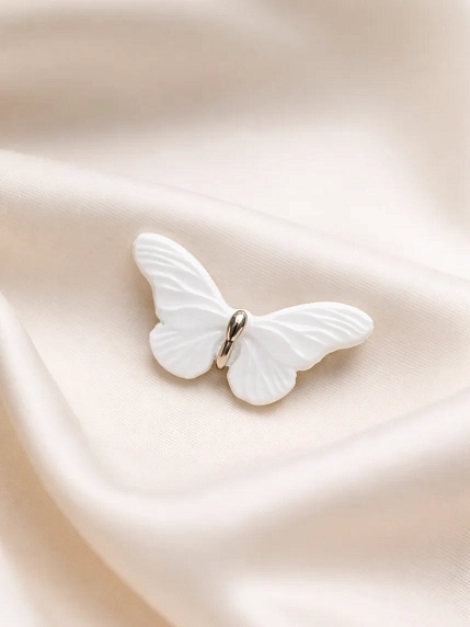 Брошь ручной работы Фарфор Булыгина «Бабочка», бело-серебристая, фото 2.
