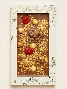 Молочный бельгийский шоколад с грецким орехом, фундуком, вишней и дутым рисом