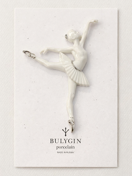 Брошь ручной работы Bulygin «Балерина Па №3», фарфор, бело-серебристая, фото 1.