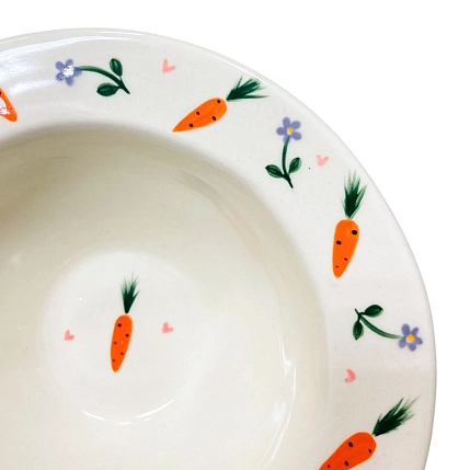 Тарелка глубокая ручной работы Slowday Ceramics с морковками и сиреневыми цветами «Винтаж», керамика, 19 см, фото 2.
