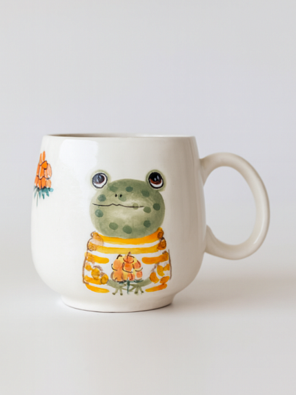 Кружка ручной работы с росписью Лягушка с морошкой, фарфор, 350 мл, фото 1.