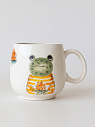 Кружка ручной работы с росписью Лягушка с морошкой, фарфор, 350 мл, превью фото 1