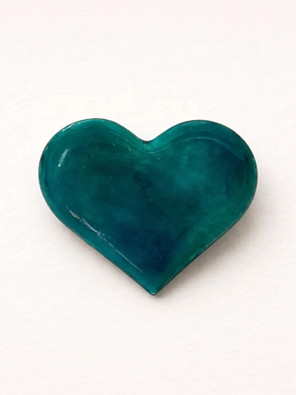 Брошь ручной работы КерамЕлКа Сердце, изумрудная, керамика, фото 1.