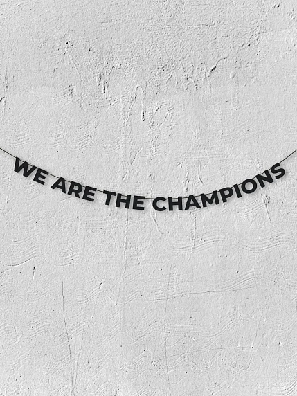 Бумажная гирлянда из букв Магия букв «We are the champions», чёрная, картон, 240 г/м², фото 1.