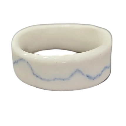 Кольцо ручной работы Бережно «‎Линии»‎‎, керамика, белое, фото 1.