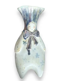 Ваза ручной работы «Собеседник» с бантиком, белый, керамика