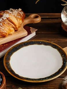 Блюдце круглое ручной работы VELES «Водопад Тролля», фарфор, 16 см