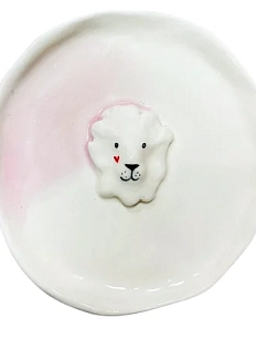 Тарелка ручной работы Мария Гордеева с фигуркой Лев, бело-розовая, полуфарфор, 13 см