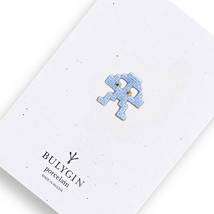 Брошь ручной работы Bulygin «Захватчик» малая, голубая, фарфор, фото 1.