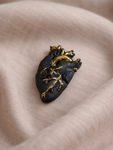 Брошь ручной работы Фарфор Булыгина «Сердце», чёрно-золотистая, фото 2.